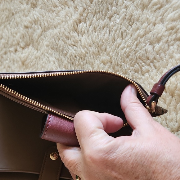 Beautiful Coach Signature Wildflower Snap Wallet/Wristlet πΈπ€π - Picture 14 of 16